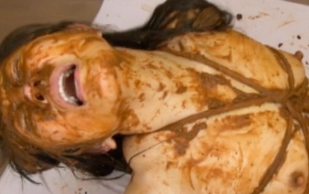 こんなエグい行為まで？豊満な肉体の熟女主婦を糞責めしまくり！