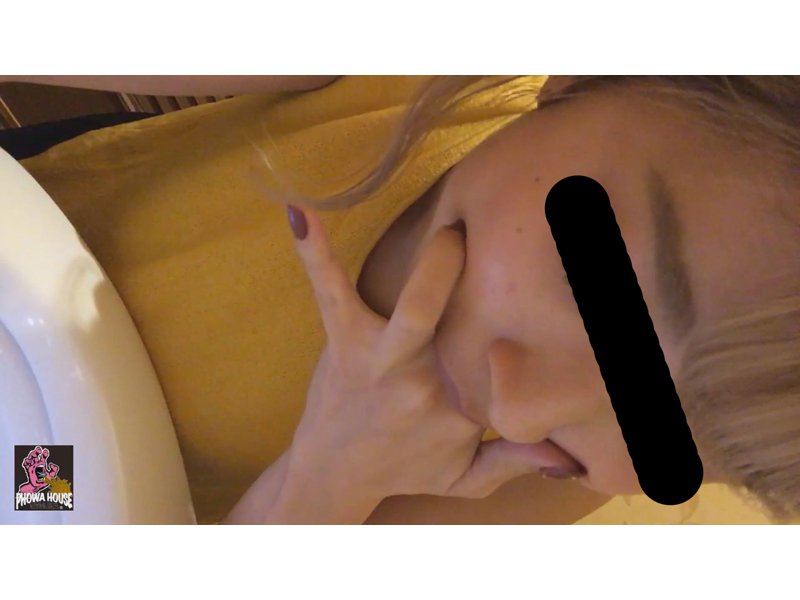 凄まじい勢いで爆食→激しい吐きっぷりを見せる素人お姉さんw